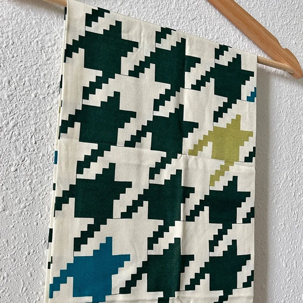 Vintage silk fringe houndstooth scarf, green and white - Picture 3 of 6